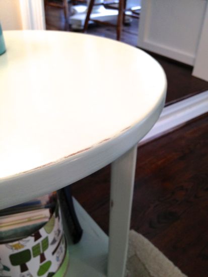 Benchwright Round Side Table. DIY @ www.tommyandellie.com