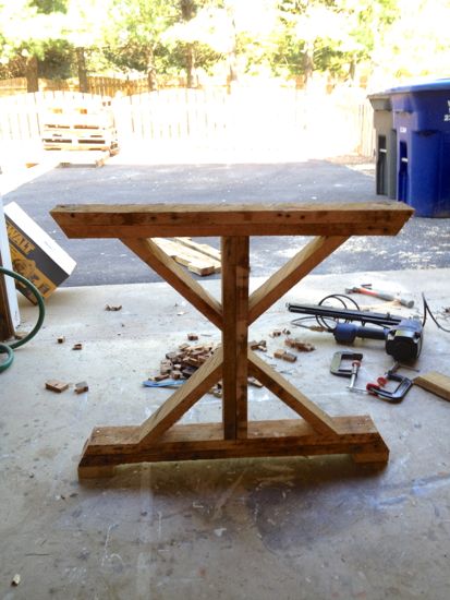 Fancy X Table from Pallets. $0. DIY @ www.tommyandellie.com