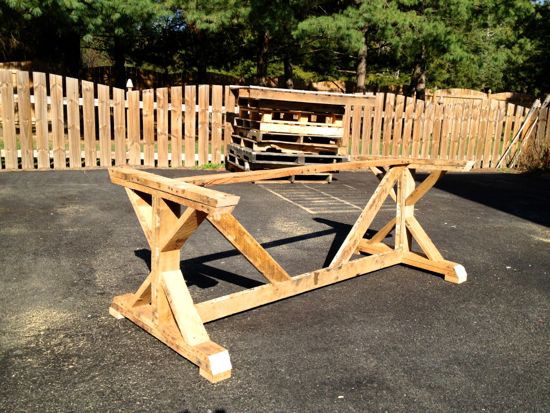 Fancy X Table from Pallets. $0. DIY @ www.tommyandellie.com