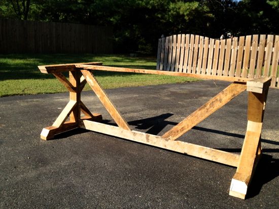 Fancy X Table from Pallets. $0. DIY @ www.tommyandellie.com