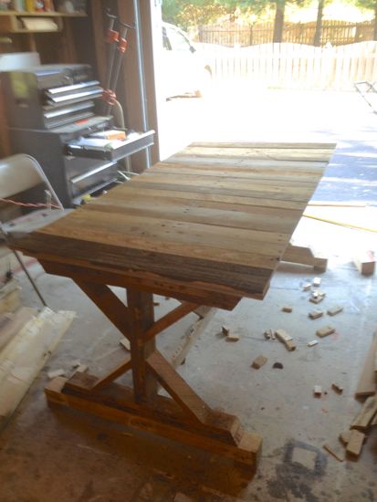 Fancy X Table from Pallets. $0. DIY @ www.tommyandellie.com