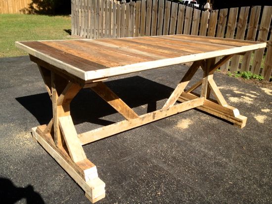 Fancy X Table from Pallets. $0. DIY @ www.tommyandellie.com