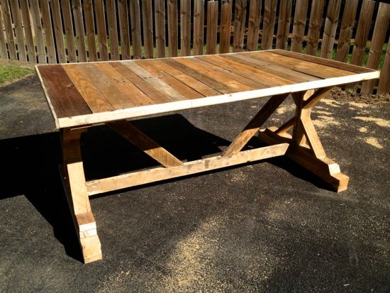 Fancy X Table from Pallets. $0. DIY @ www.tommyandellie.com