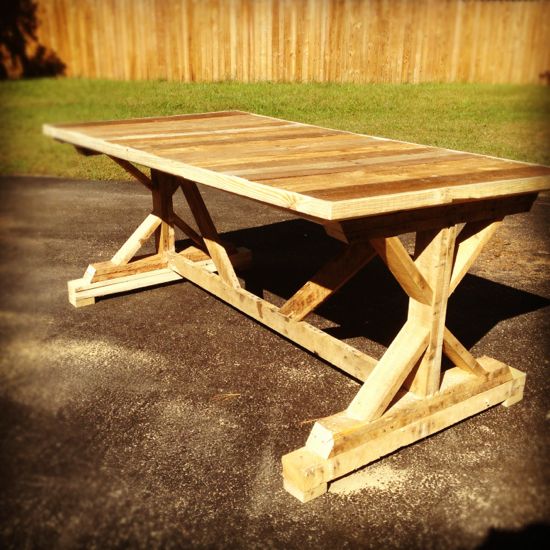 Fancy X Table from Pallets. $0. DIY @ www.tommyandellie.com